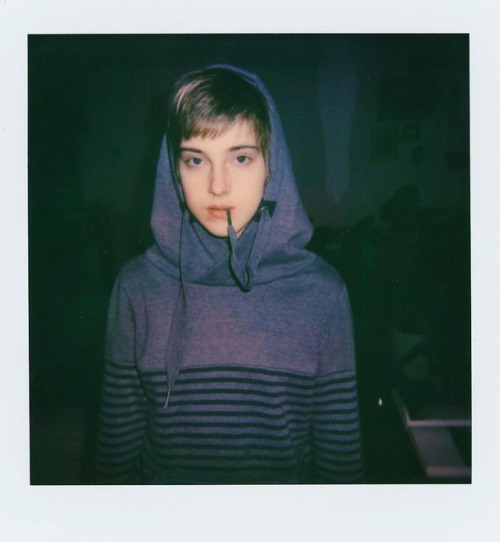 the current me by @betoruizalonso #polaroid #hoodieseason www.instagram.com/p/BrvhT28AINC/?u