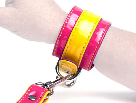 kinkkawaii:  “Wrist cuff for Hands Free Dog Walking”yeah.. about that….. 
