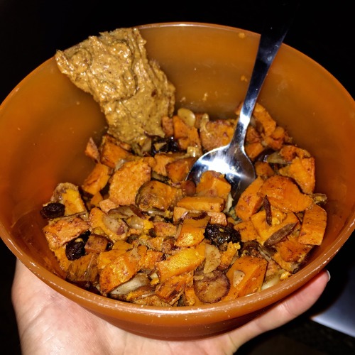 runningtheimpossible: Had the most delicious sweet potato dinner with maple almond butter tonight!