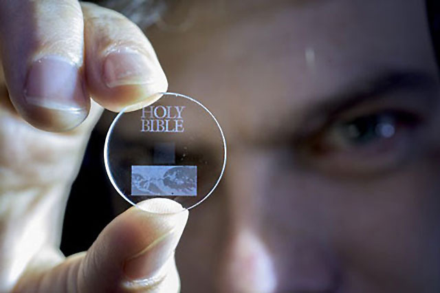 bobbycaputo:  This Glass Disc Can Store 360 TB of Data for 13.8 Billion Years 