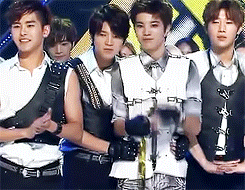 gyuishy-deactivated20141112:  infinite’s back hugs (づ￣ ³￣)づ ✰ ✰ ✰ ✰ ✰ ✰ ✰ hoya doesn’t like skinship obviously 