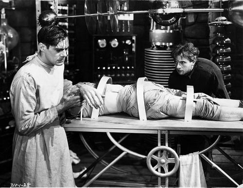 der-vampyr-von-prag:Colin Clive as Henry Frankenstein and Dwight Frye as Fritz in Frankenstein (1931