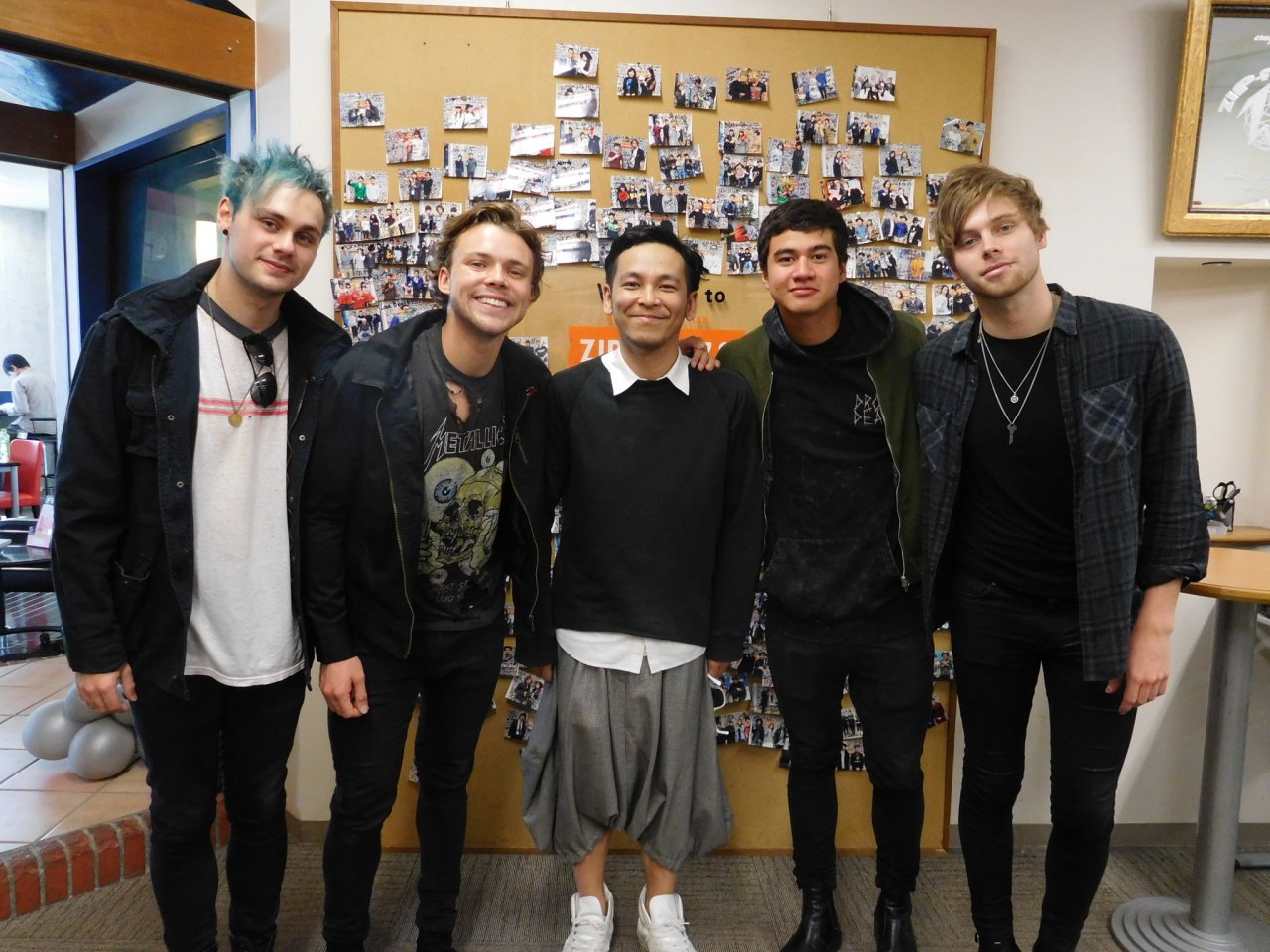 hotdamn5sos:  5SOS with ZIP HOT 100 in Japan [x]