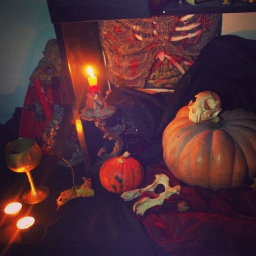 Let&rsquo;s get cozy. #autumn #pumpkin #everydayishalloween #skull #gothhome #candles  w