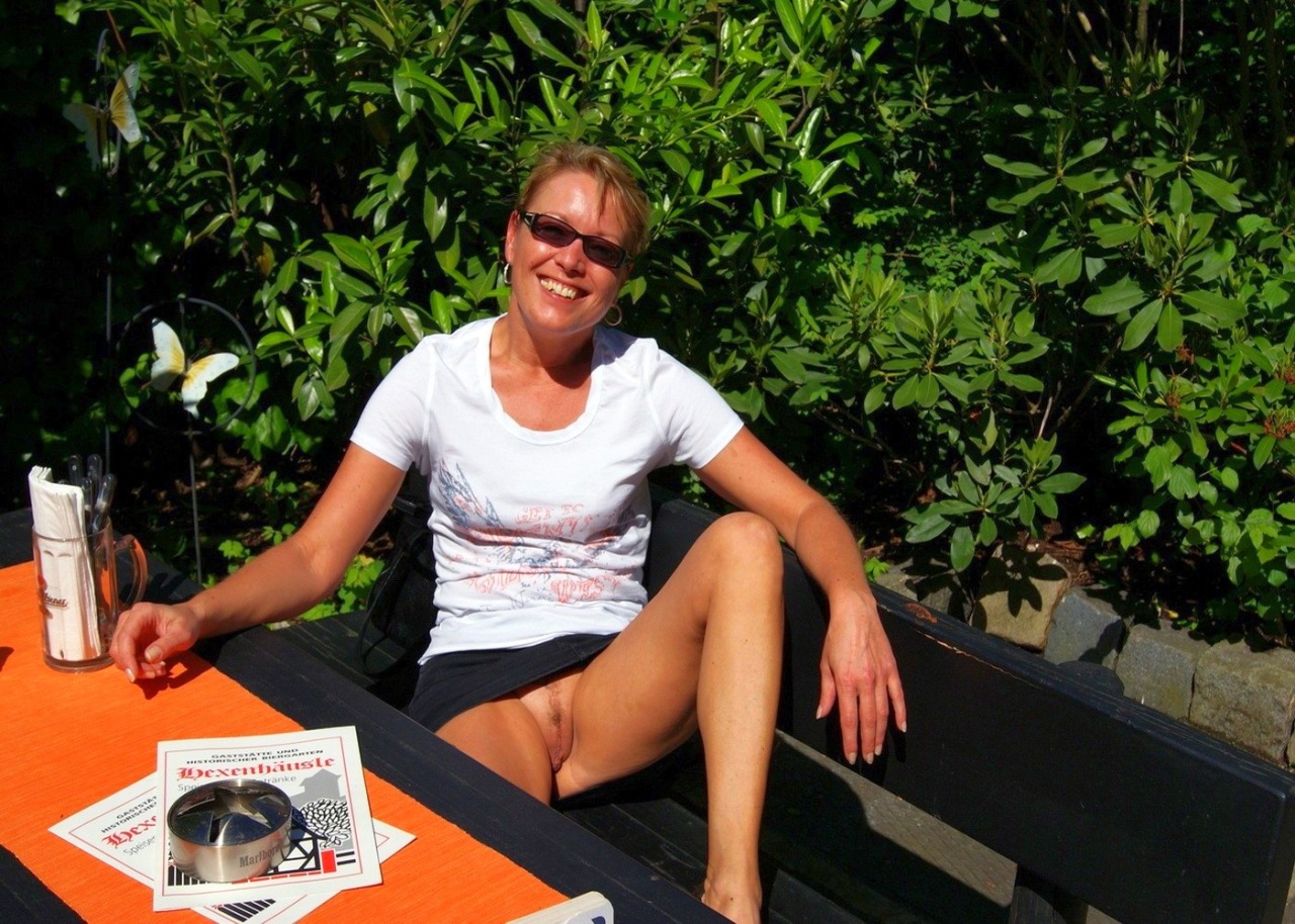 womenshouldgocommando:  Upskirt weather