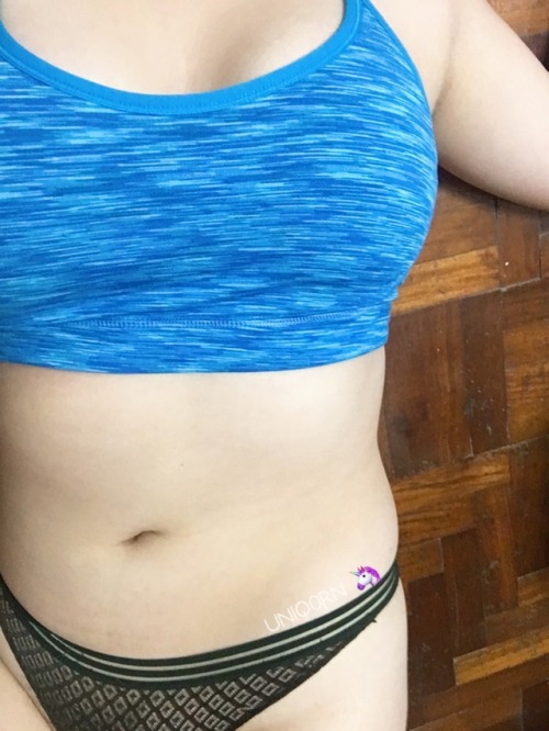 uniq0rn:  Dragging my ass to work out today. This set’s still unclaimed so KIK me at fxncyd0ll if you’d like to get it for yourself! Collect today via POPStation, or delivery via courier to wherever you’ll be 😚