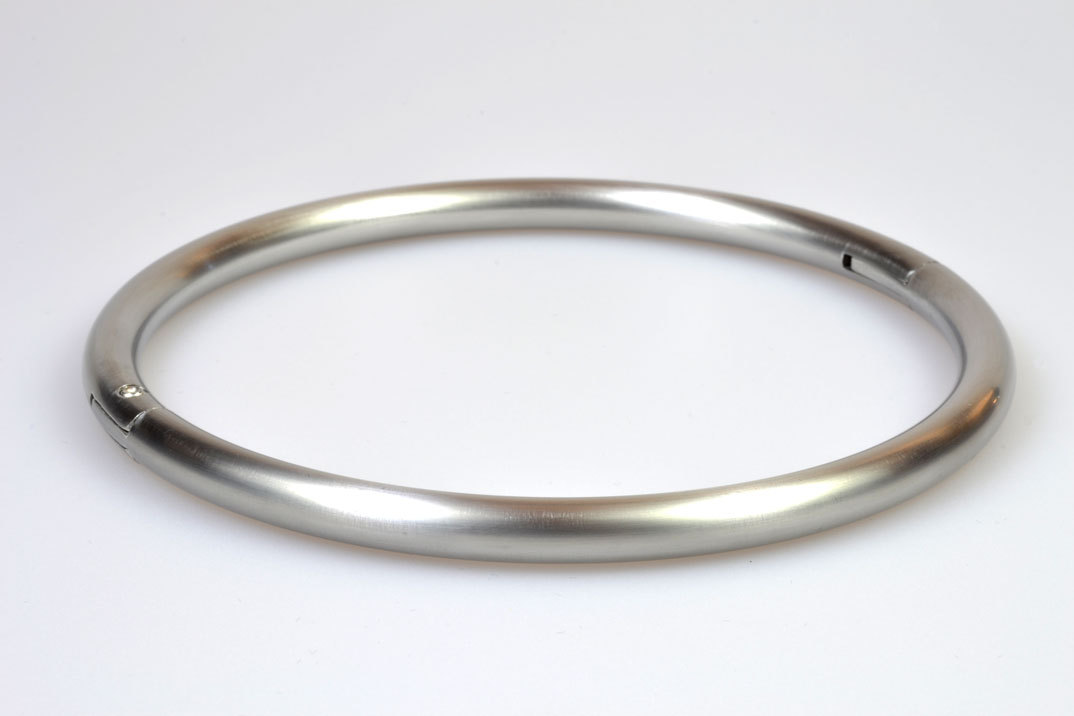 katgreen2020:  Eternity Collars:TitaniumBlackSatinGoldhttp://www.eternitycollars.com