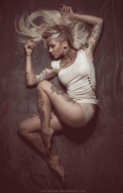 tattooed-goddess:  24 HOURS OF SARA FABEL end. follow her! - http://dearfabel.tumblr.com/ CLICK HERE to see past girls of 24HOURSOF!