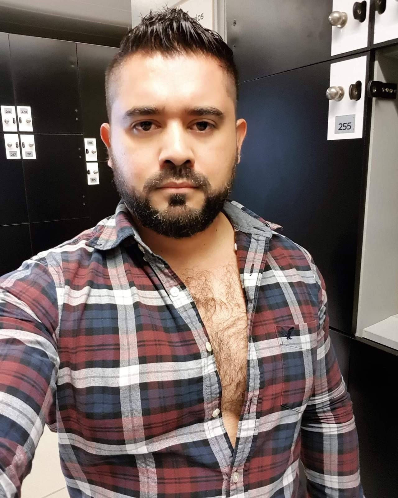 bear-hairy:  bear-hairy:  Déjanos tu comentario 🐻. Rebloguea y comparte el contenido
