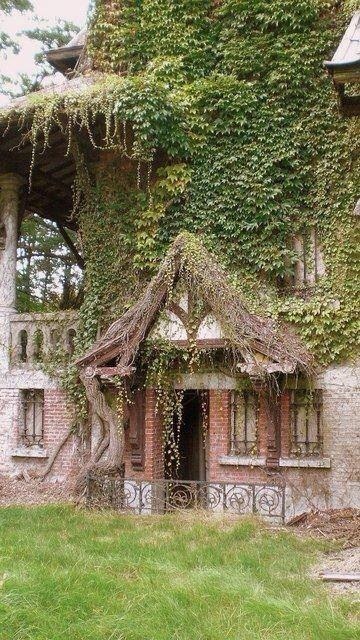 jellofingers:m-e-d-i-e-v-a-l-d-r-e-a-m-s:Celtic houses Where my dreams take place 