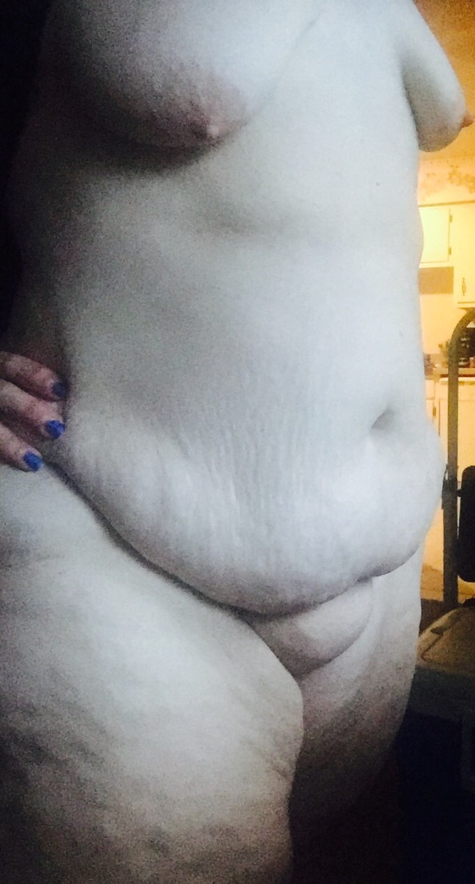 sheisownedbyme:  Slave has fun with light…..#Mlo