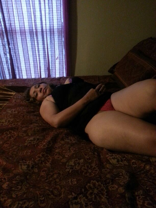 bigboobsamateurpregnant:  Thanks For The Submission!  Please Send More! 👅👅