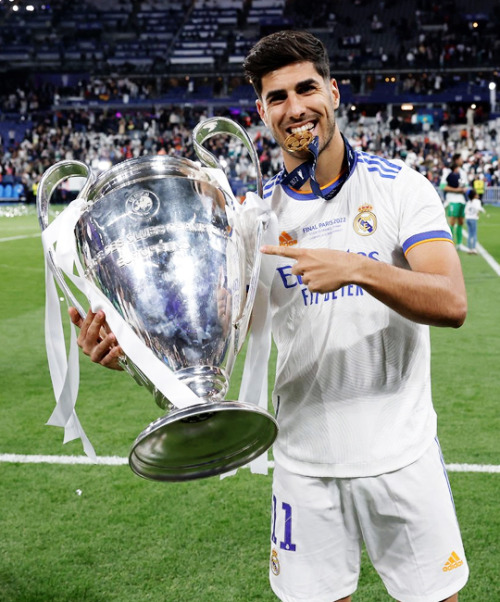  Marco Asensio player of Real Madrid posing with the trophy during the UEFA Champions League final m