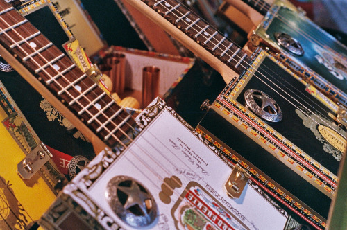 Cigar box guitars