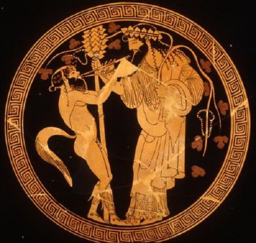 rigueur-dionysienne:Satyr and Dionysus, Athenian red-figure kylix C5th B.C