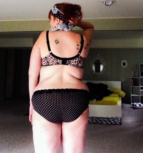 hercurves:  Just me, being cute and giving zero fucks.