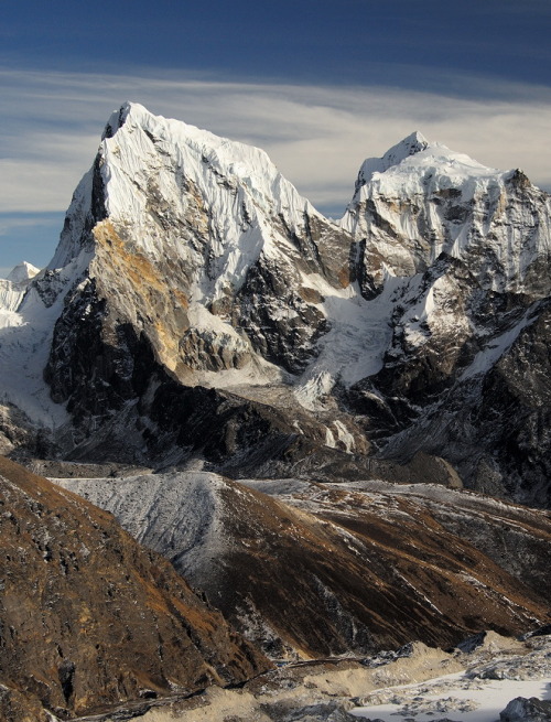 Giants of the Himalayas, Cholatse and Taboche peaks, Nepal (by Oleg Bartunov).