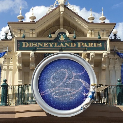 It&rsquo;s great to be back! #disneylandparis #dlp25 #25thanniversary (at Main Street, U.S.A.)