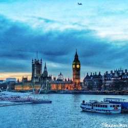 badass-london:  Who’s tired of #London is tired of life, isn’t it? Happy Friday! 😘 (at The Houses of Parliament) 