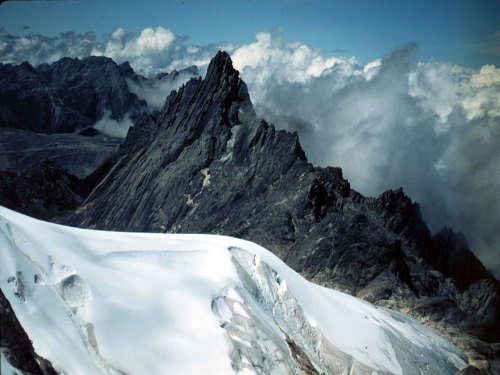 The Puncak Jaya Papua New Guinea, the second largest island in the world, has been assembled by mass