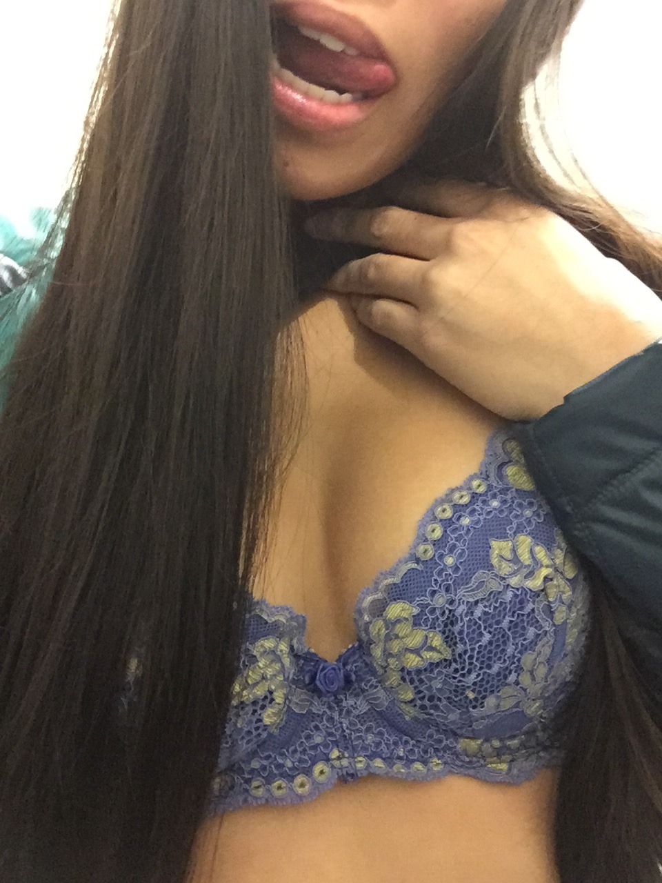 kahunaa:  resonatingwhisper:  Hehe snuck photos at school. I think blue looks good