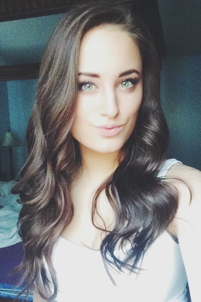 fitmetobe:  Christmas selfies from yesterday, curled my hair for the first time since