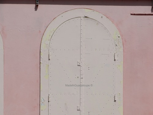 Pink door - Frébault street ( Pointe-à-pitre City) [Guadeloupe, F.W.I - Caribbean]Rue 