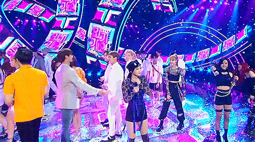 kibumon:Jinki and his confetti obsession ft. Minho