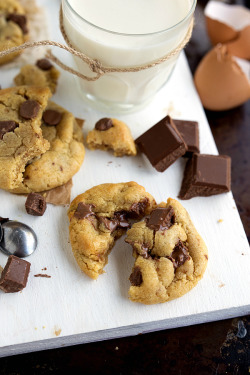 fullcravings:Easiest Half Batch One Bowl Chocolate Chip Cookies