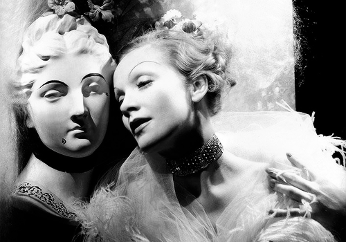 antipahtico:  Marlene Dietrich ~ Cecil Beaton 1935 