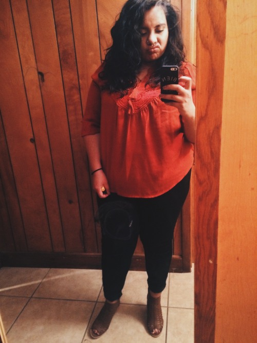 inbtwnsongs:  Apparently I take 90% of my pictures at work lol 😜  Happy Big Girl’s Appreciation Day! ✨   😍