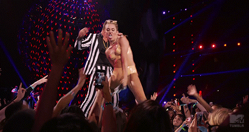 tastefullyoffensive:  The Smith family reacts to Miley Cyrus’ VMA performance.