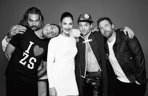 galgadotsource:Gal Gadot and the cast of Justice League for Entertainment Weekly