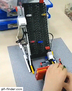 giffindersite:Racing game made of LEGO