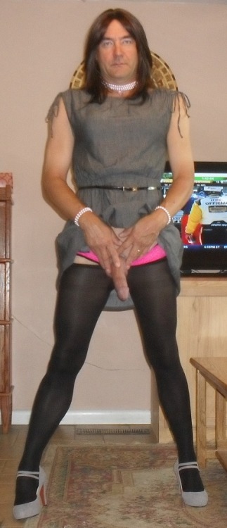 ohmichelleoh:  sissy clit.
