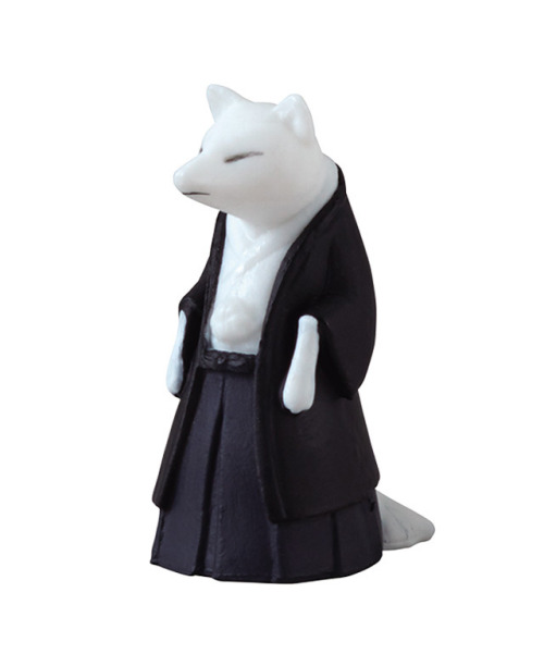 Super cute kitsune gatchapon, showing a kitsune no yomeiri (fox’s wedding procession)
