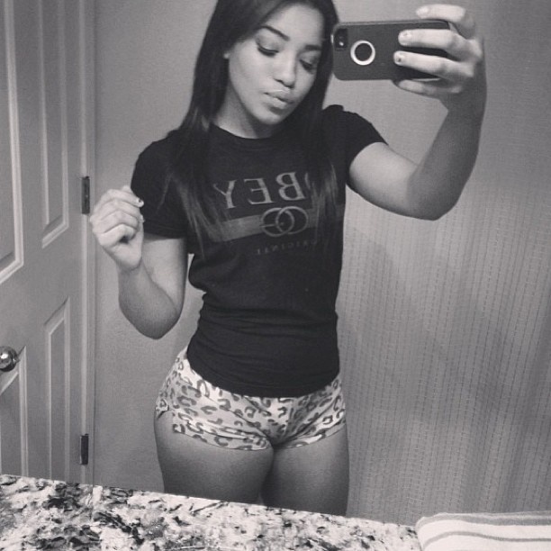 iseebigbooty:  baddqueens:  @cheenasoflossy  Take a pic and show me. iseebigbooty.tumblr.com/submit