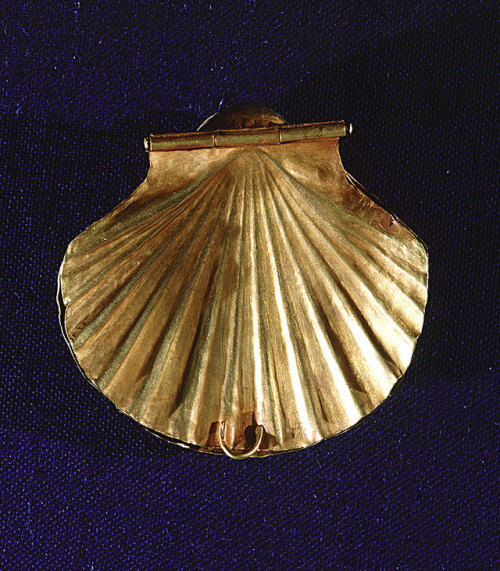 Golden Shell of King SekhemkhetThis wonderful golden shell was found among other objects in the fune