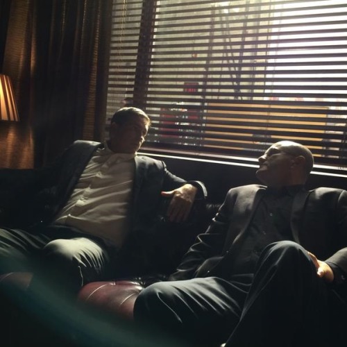 mamahub: More terrific behind the scenes pics of Jim Caviezel, Enrico Colantoni and our beloved