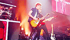 lewisandneil:   ”I used get kicked out of class for singing Irish traditional