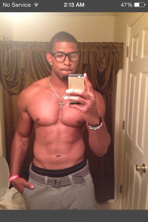 longrubb: black4play: Love that body!! My type of body on a man.