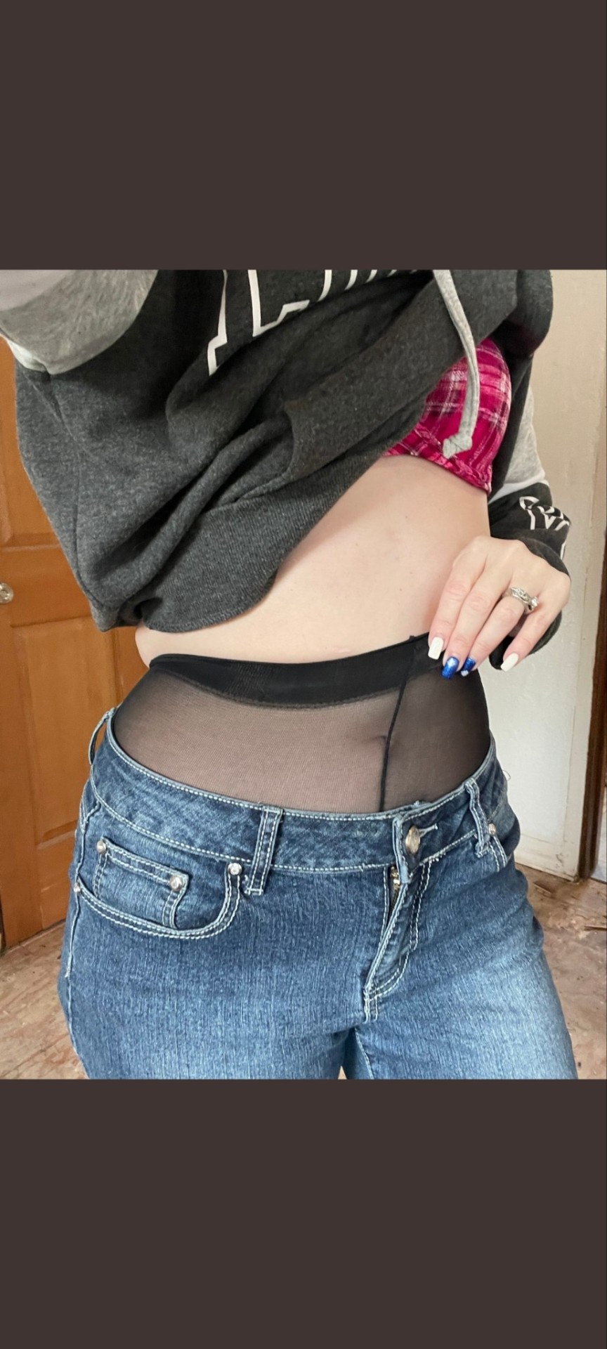 pantyhoses-world:Get your jeans off mom i wanna taste your pussy through you hose 💦💦
