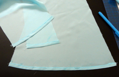 Getting the lining/facing pieces of the Ordinal Scale dress togetherThe lining pieces have the same 