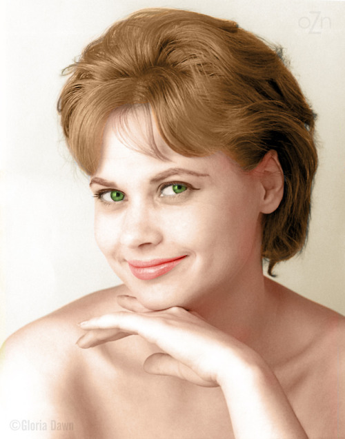 oldiznew: Gloria Dawn in the studio, photography by Bill M.  Thanks to Gloria for the source Bi