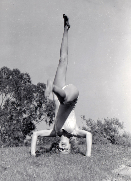 damsellover:  Rosemary La Planche demonstrating her headstand ability, 1942 