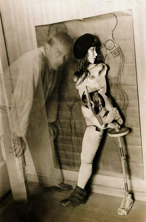 de-salva:  Hans Bellmer - Self portrait with a doll