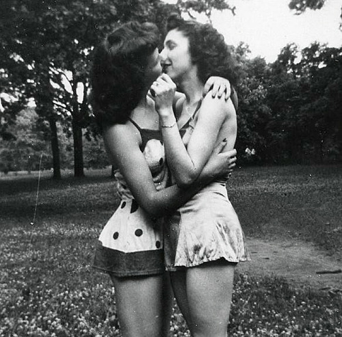 nudne: sapphic aesthetics: vintage gfs