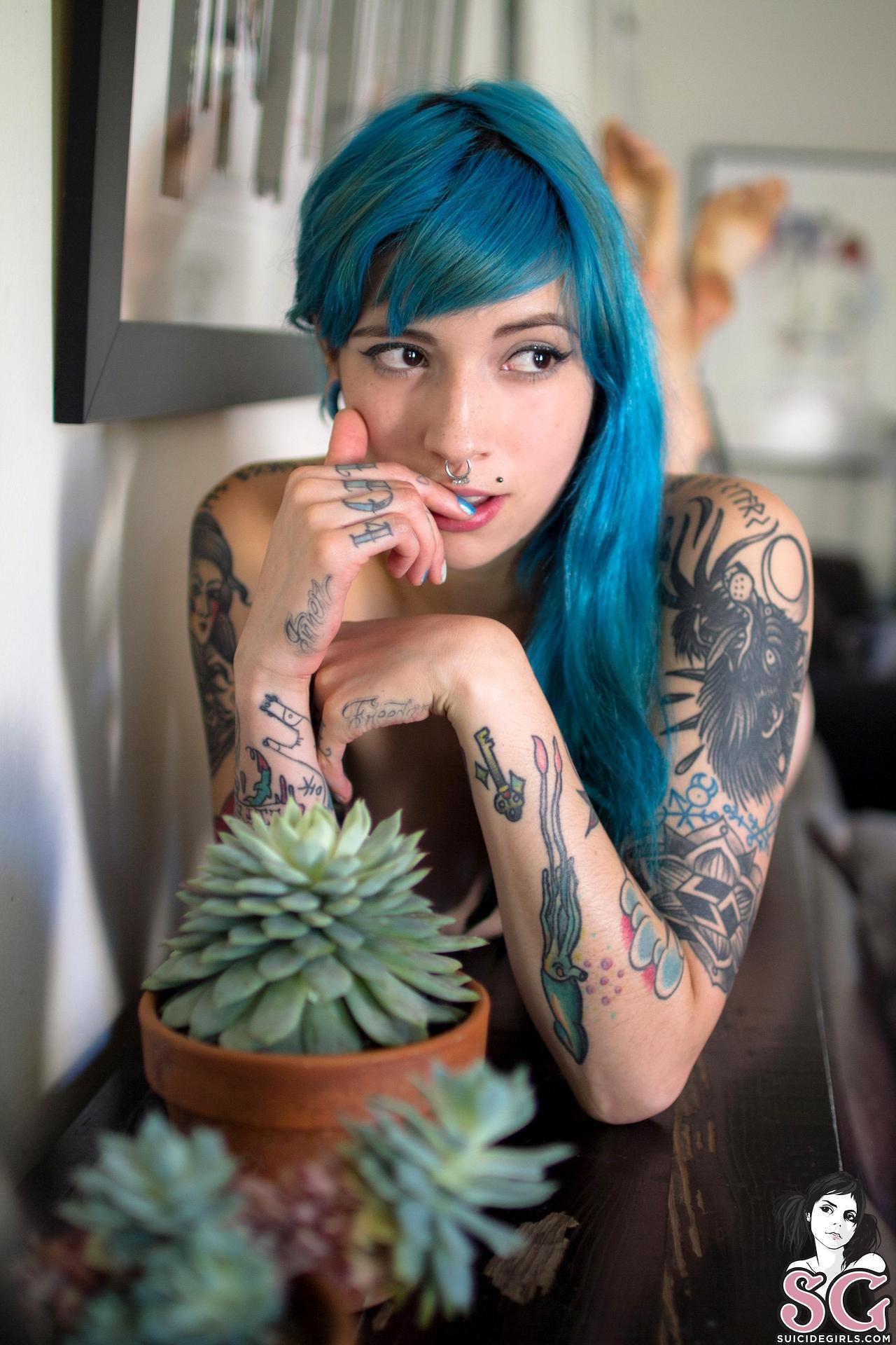 anothersuicidegiirl:  Wolf in the set.. Kalamari