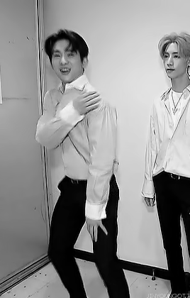 jinyoungot7: shake it and shake it for me