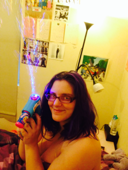 daddys-little-middle:  I have a bubble gun!